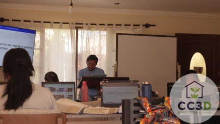 Jhonny enseñando Juan